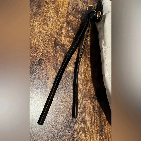 BCBGMAXAZRIA | ladies large quilted tote bag - Picture 9 of 16